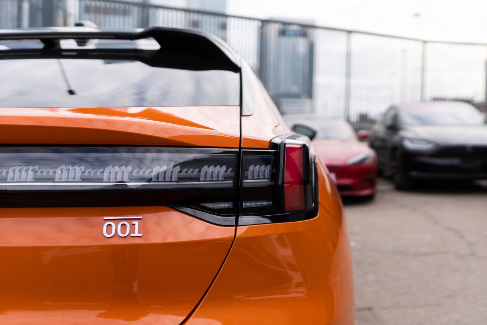 Zeekr 001 оранжевый